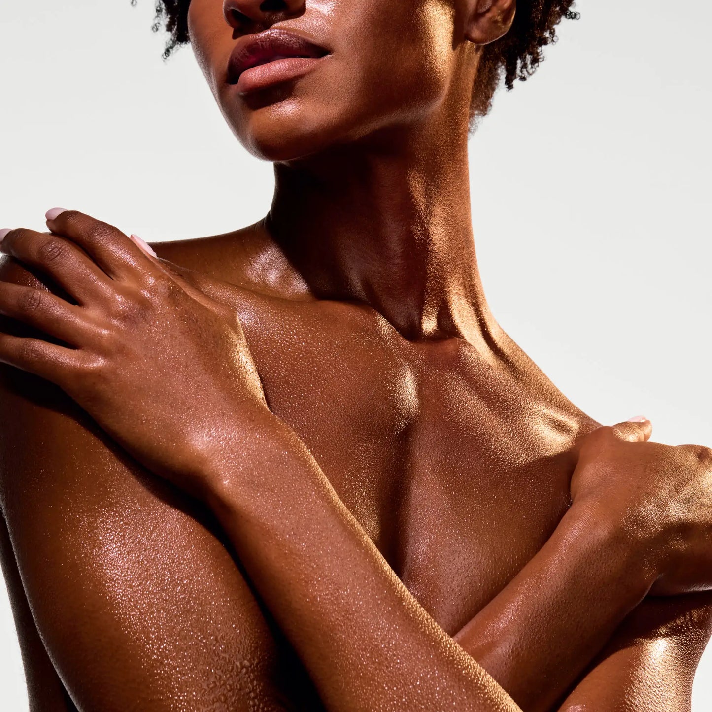 the-glow-getter-multi-oil-body-scrub-u2 NATR-40028-Alt-Image-The_Glow_Getter_Multi-Oil_Body_Scrub-06_1.webp